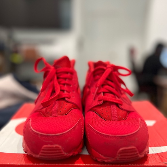 Triple red huarache run 6Y - Picture 3 of 7